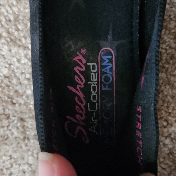 Sketchers air-cooled memory foam shoes - Picture 3 of 4